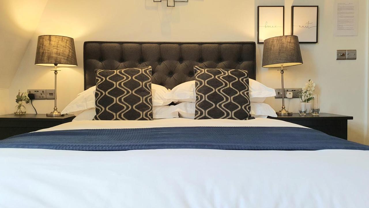 อะ รูม วิธ อะ วิว โฮเต็ล Hotel Brighton ภายนอก รูปภาพ A bedroom at the hotel