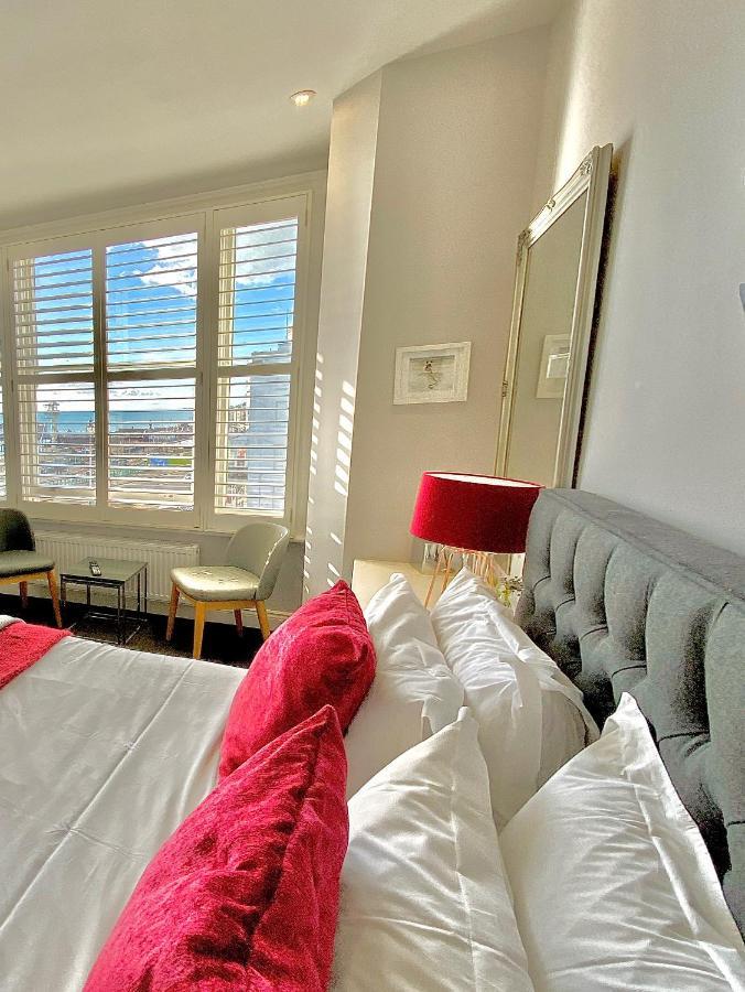 อะ รูม วิธ อะ วิว โฮเต็ล Hotel Brighton ภายนอก รูปภาพ A bedroom at the Cape Heritage