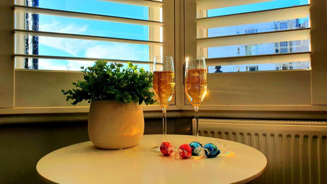 อะ รูม วิธ อะ วิว โฮเต็ล Hotel Brighton ภายนอก รูปภาพ Linderhof