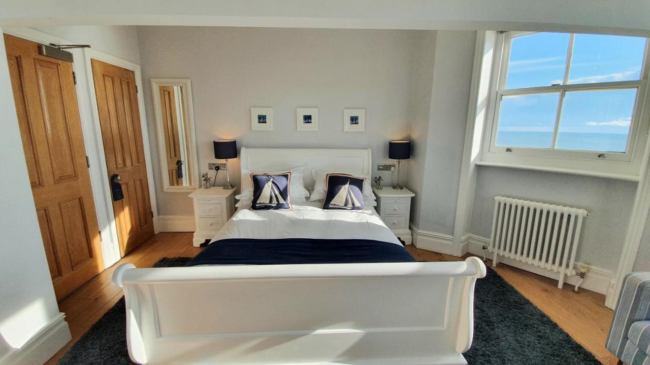 อะ รูม วิธ อะ วิว โฮเต็ล Hotel Brighton ภายนอก รูปภาพ The bedroom at The Lookout