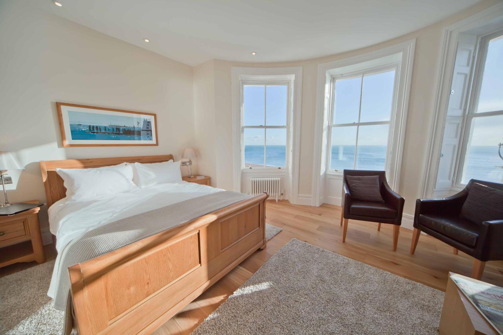 อะ รูม วิธ อะ วิว โฮเต็ล Hotel Brighton ภายนอก รูปภาพ A bedroom at The Bay