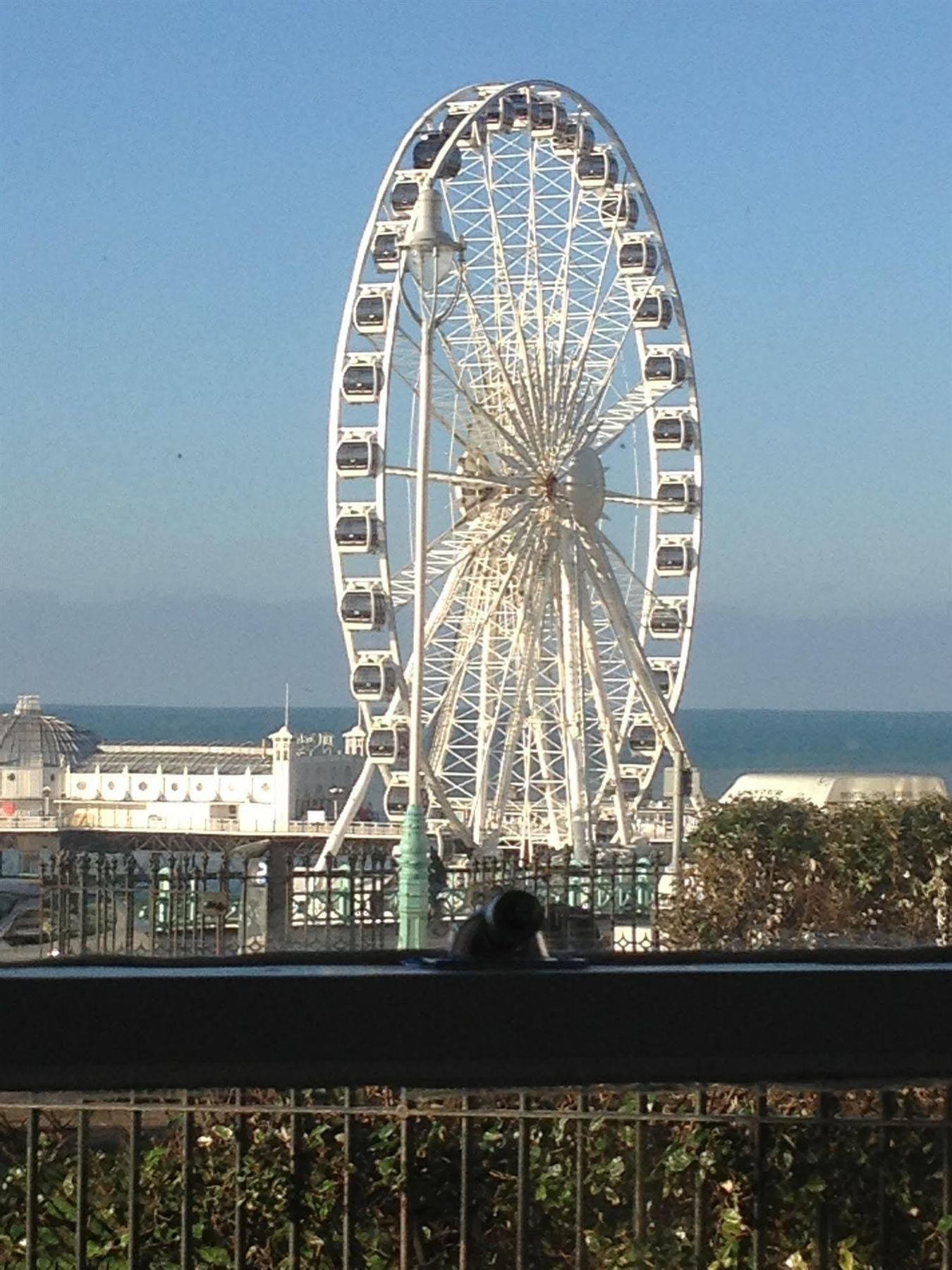 อะ รูม วิธ อะ วิว โฮเต็ล Hotel Brighton ภายนอก รูปภาพ The Brighton Wheel